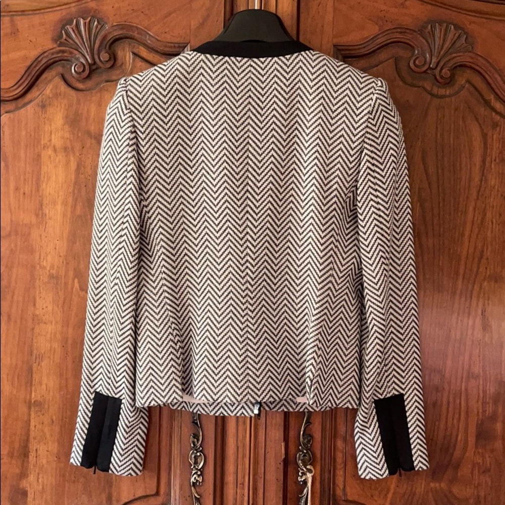 Blazer - Picture 3 of 4